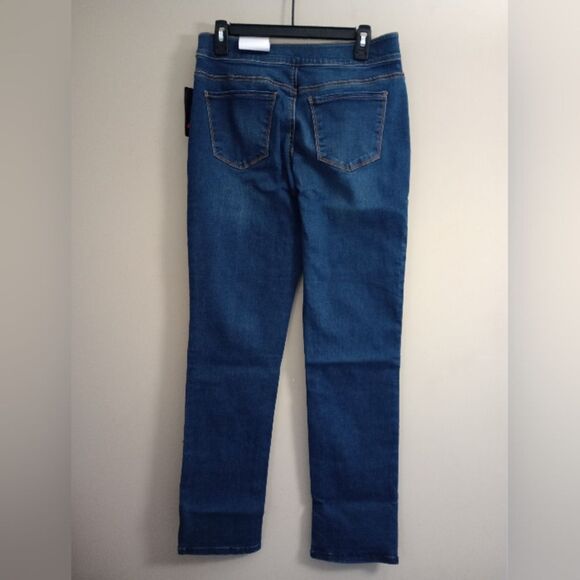 2 NWT Croft & Barrow Pull On Jeans Relaxed Mid Rise Size 6 - Picture 3 of 12